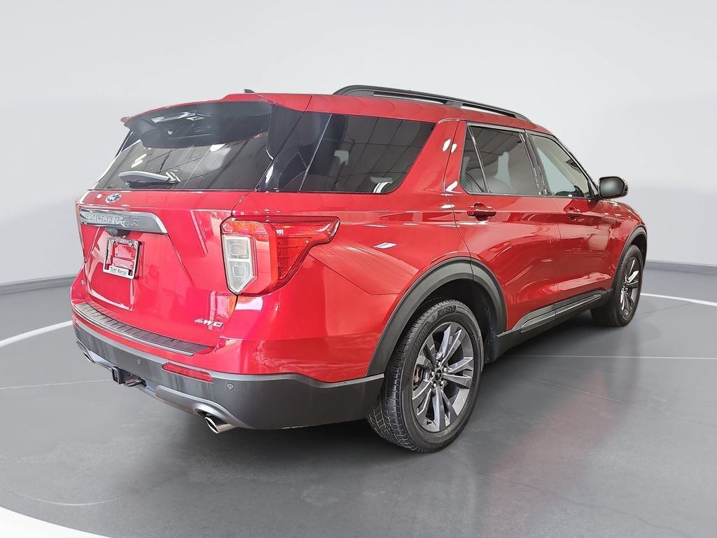 Used 2022 Ford Explorer XLT w/ Equipment Group 202A AWD/4WD image 3