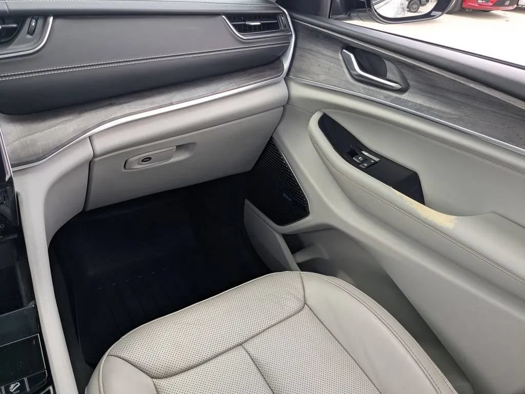 Used 2021 Jeep Grand Cherokee L Overland AWD/4WD image 19