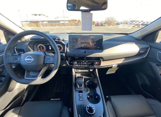 Certified 2024 Nissan Rogue Platinum w/ Platinum Premium Package FWD image 14