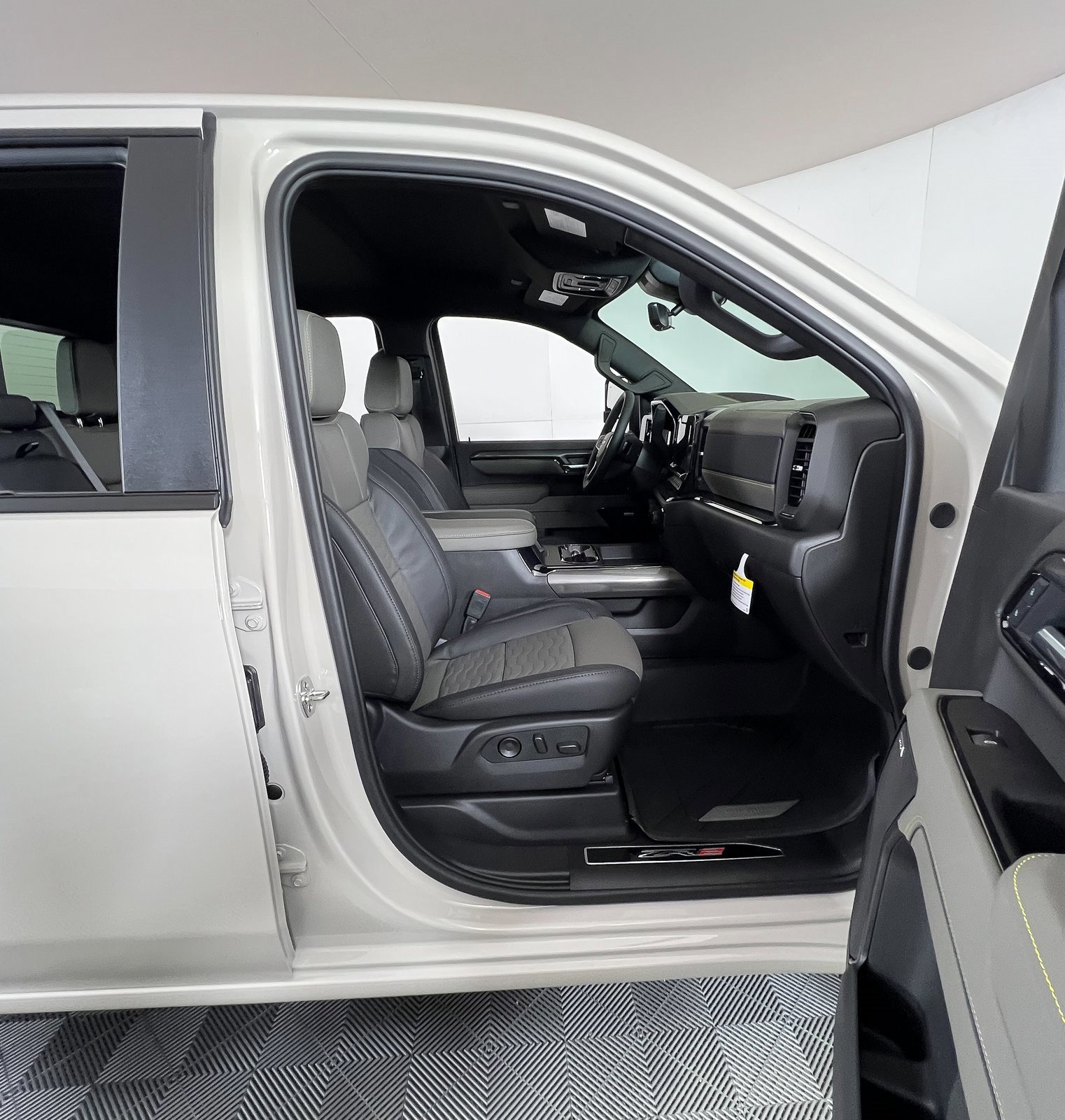 New 2026 Chevrolet Silverado 2500 ZR2 image 6
