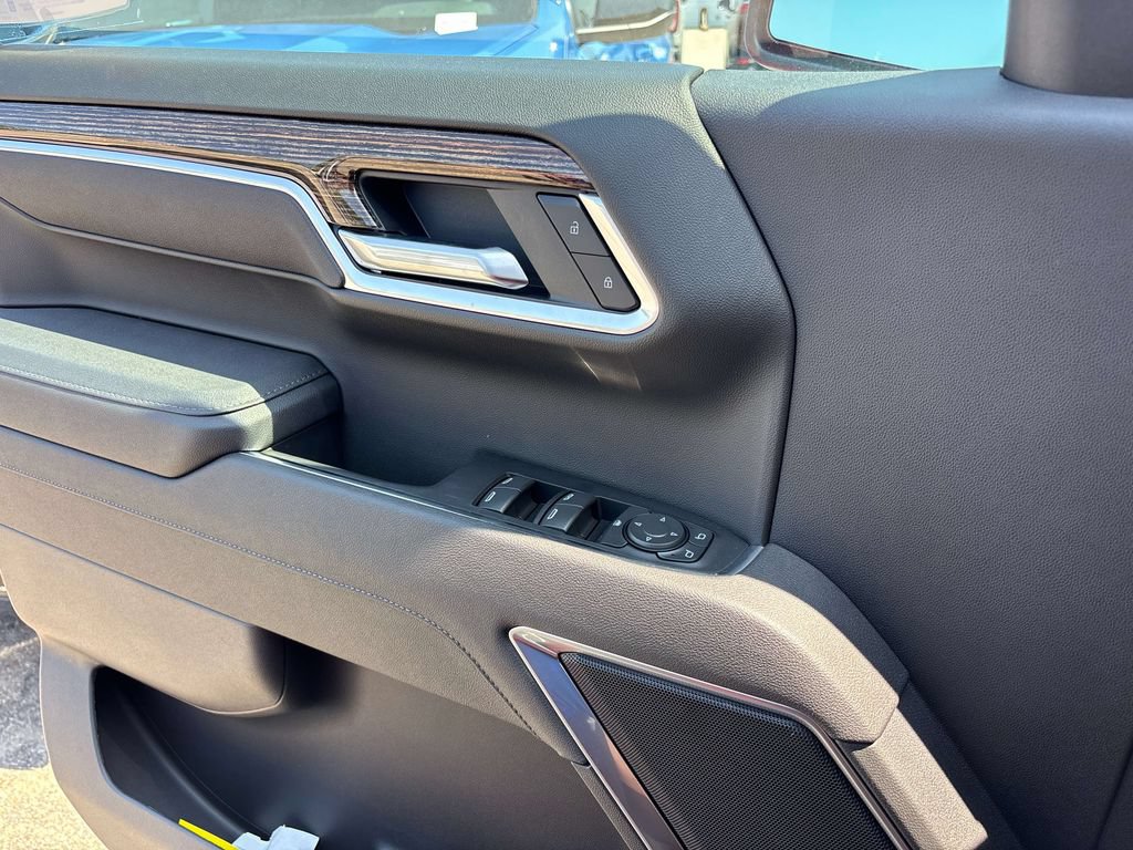 New 2026 GMC Sierra 1500 Elevation w/ LPO, Elevation Black Package AWD/4WD image 8