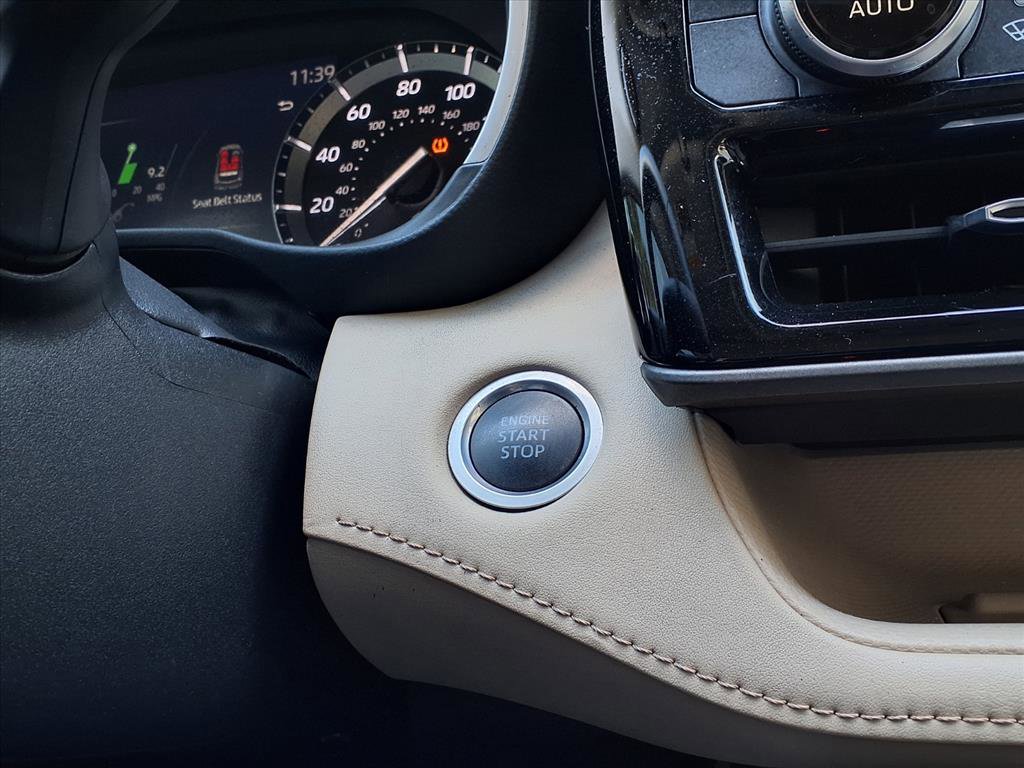 Used 2020 Toyota Highlander XLE image 30