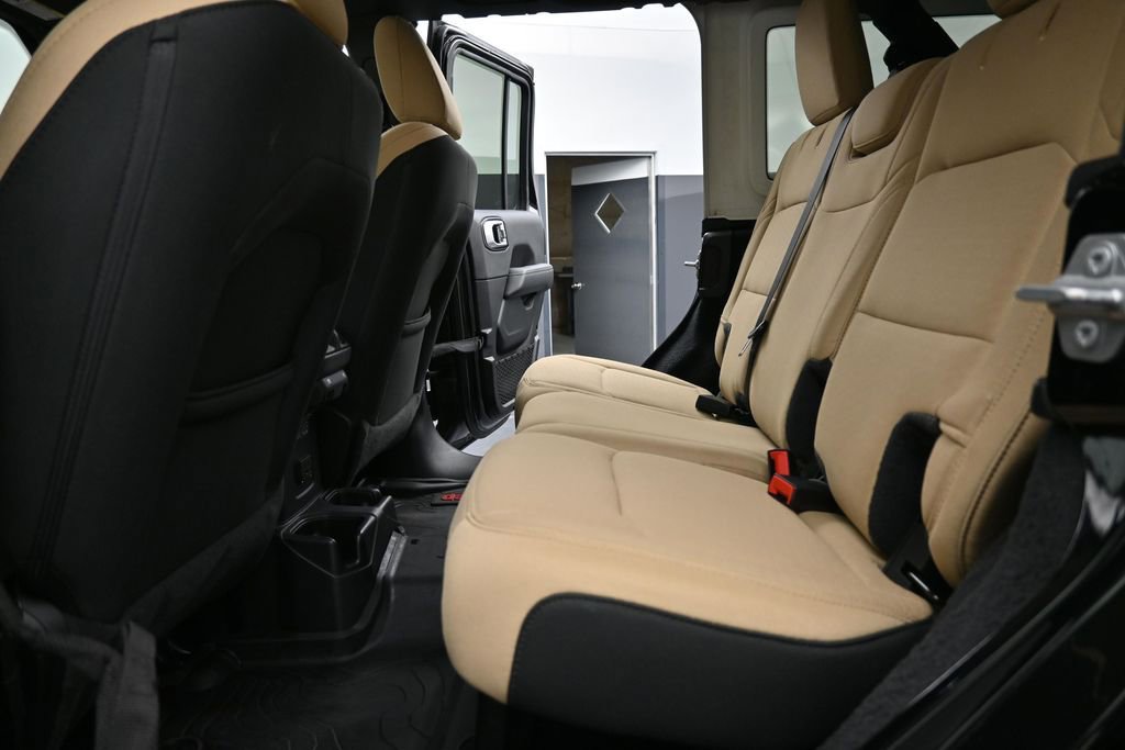 Used 2021 Jeep Wrangler Unlimited Sahara AWD/4WD image 25