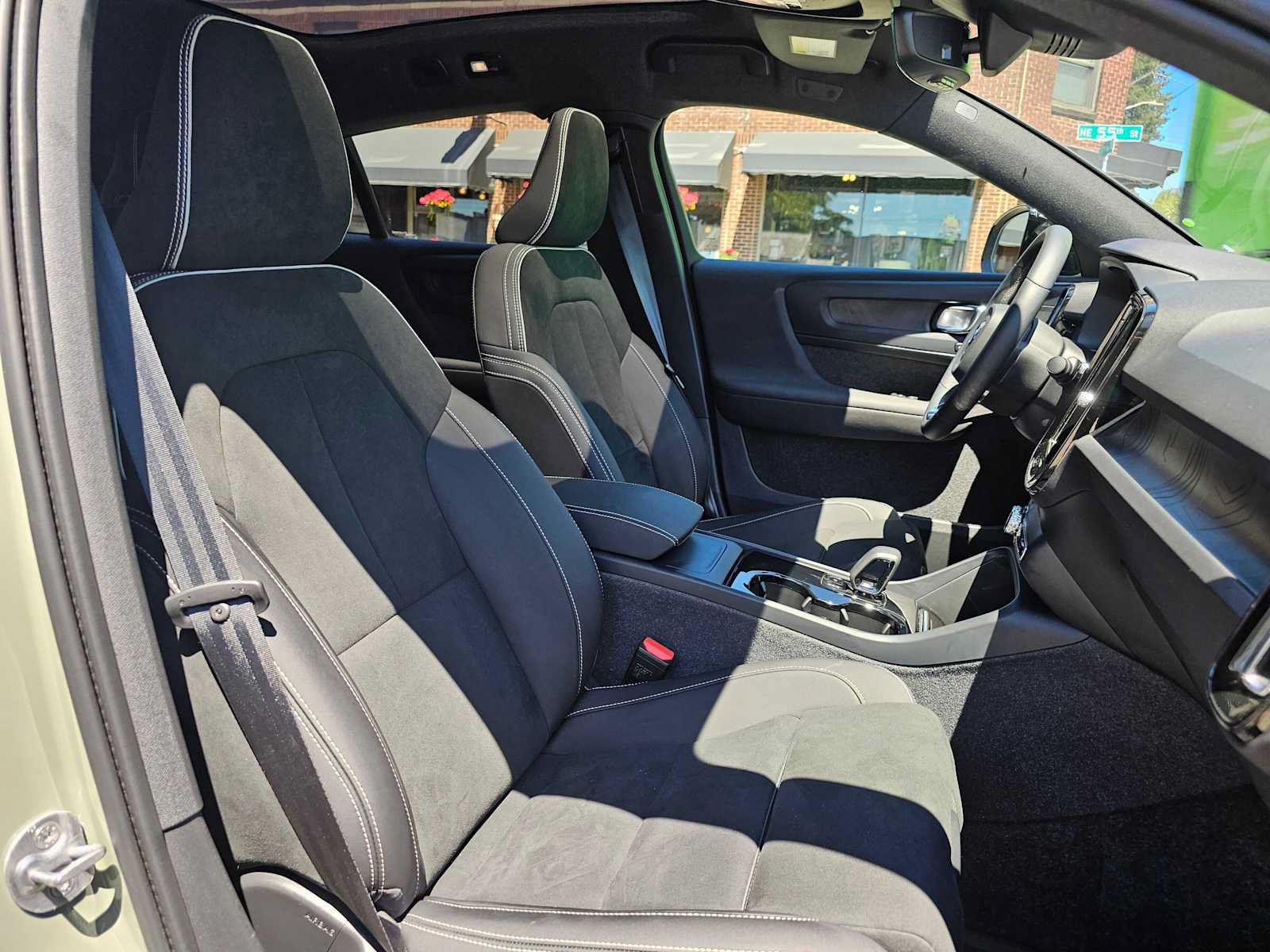 Certified 2024 Volvo C40 P8 Recharge Plus w/ Climate Package RWD image 11