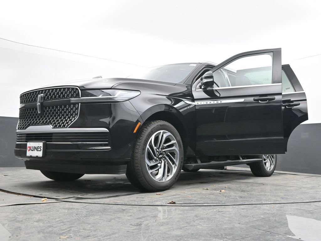 Used 2025 Lincoln Navigator Reserve image 73