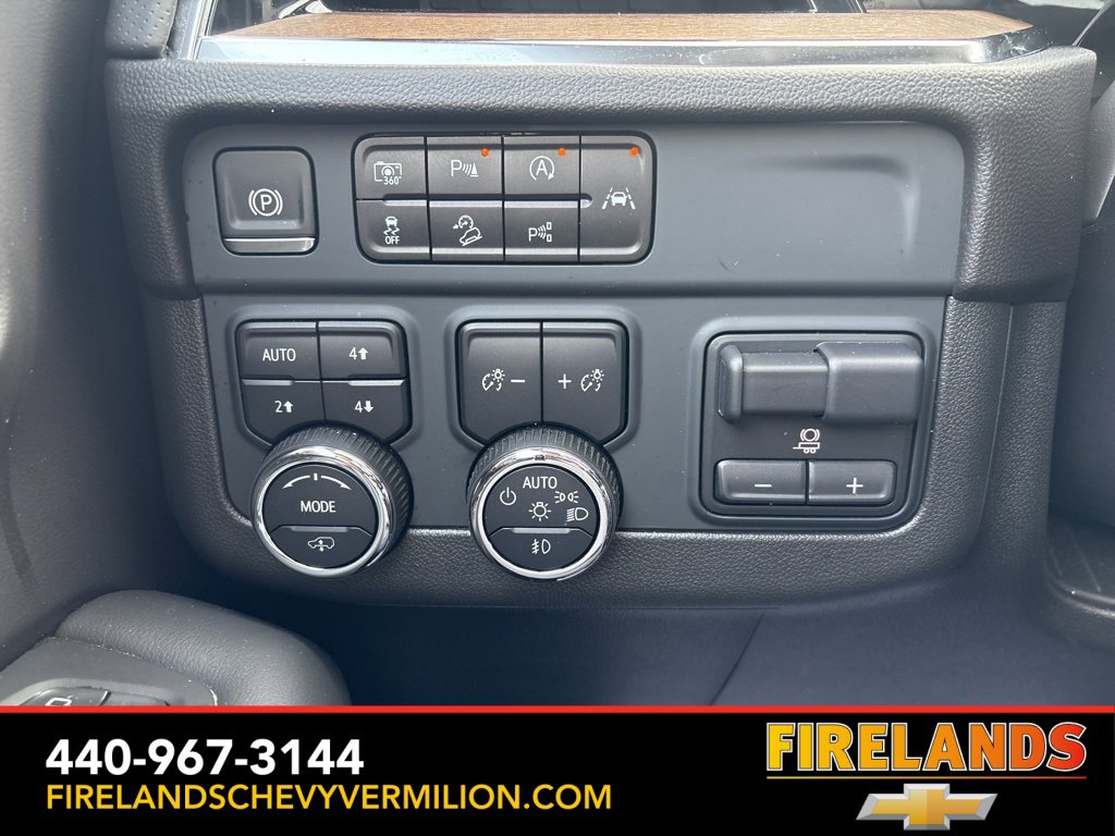 Used 2025 Chevrolet Suburban High Country image 17