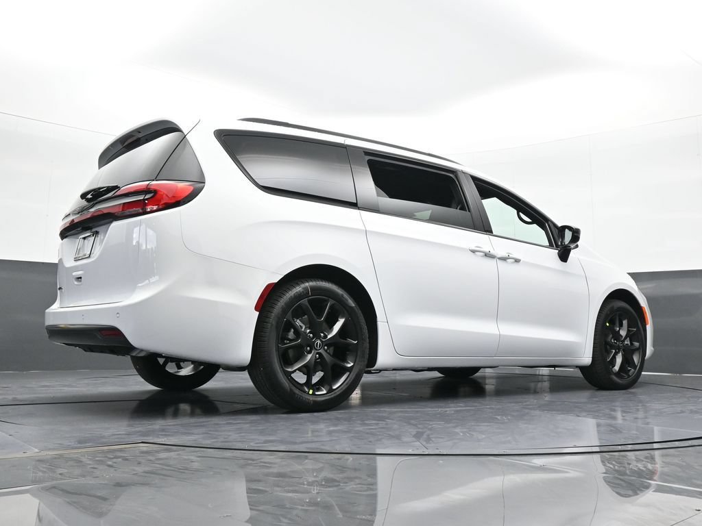 New 2026 Chrysler Pacifica Select w/ S Appearance Package FWD image 59