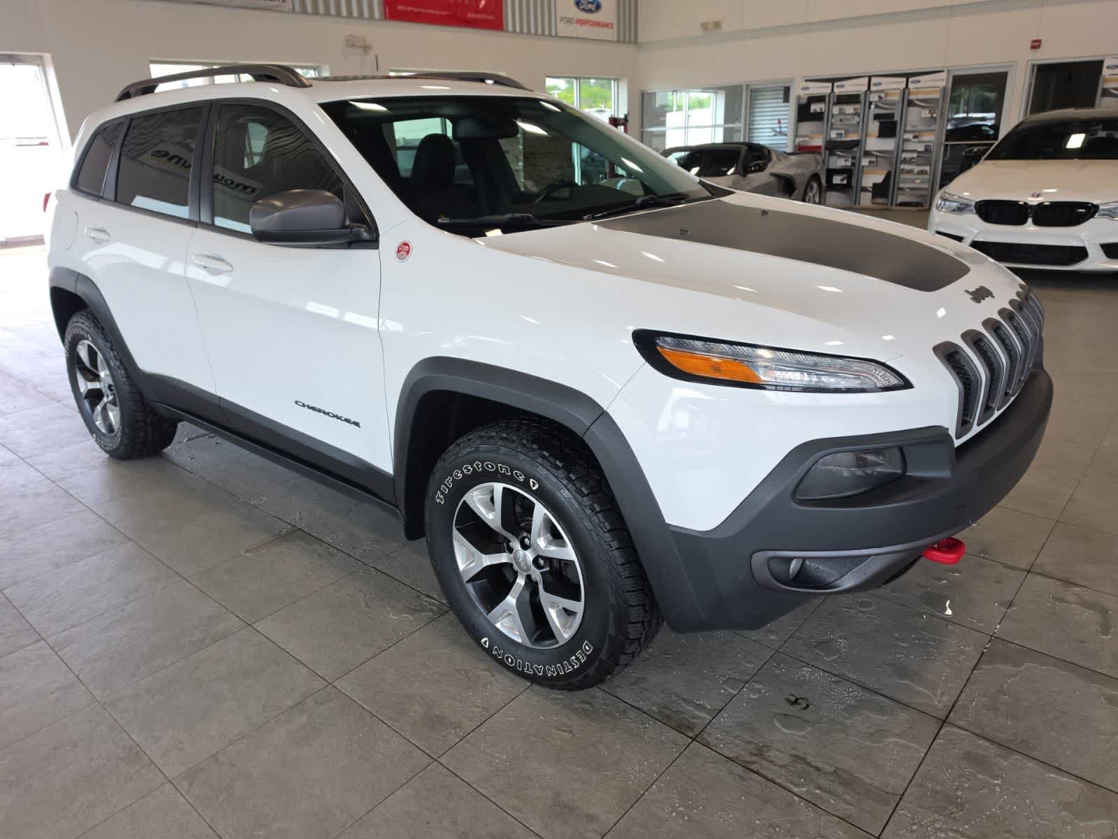Used 2016 Jeep Cherokee Trailhawk w/ Cold Weather Group AWD/4WD image 5