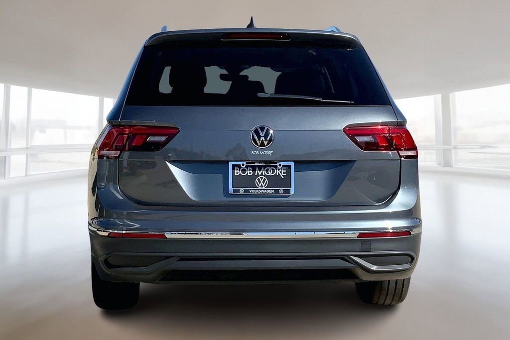 Used 2022 Volkswagen Tiguan SE w/ Panoramic Sunroof Package image 4