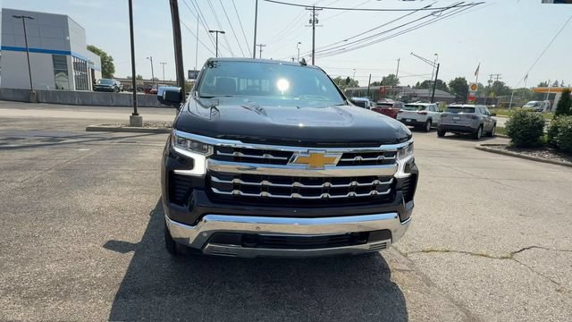 Used 2023 Chevrolet Silverado 1500 LTZ w/ LTZ Premium Package AWD/4WD image 3
