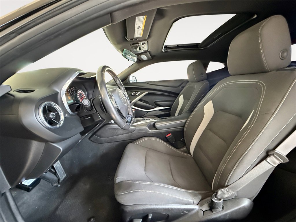 Used 2017 Chevrolet Camaro SS image 11