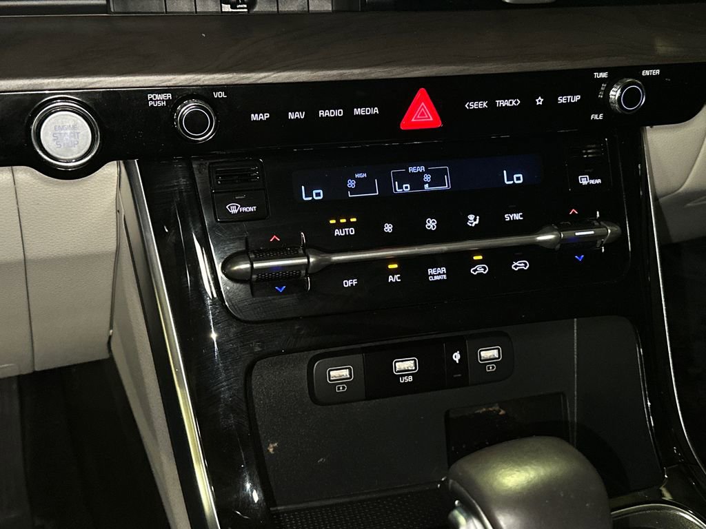 Used 2024 Kia Carnival EX FWD image 27