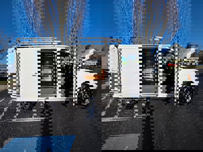 Used 2018 Nissan NV 3500 SL w/ Navigation Package image 24