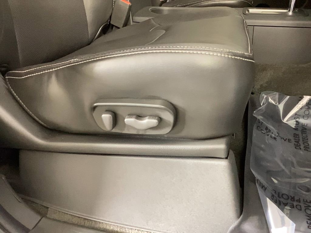 Used 2015 Nissan Frontier PRO-4X image 9