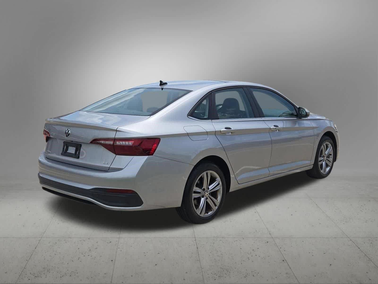 Used 2022 Volkswagen Jetta SE w/ Panoramic Sunroof Package FWD image 6
