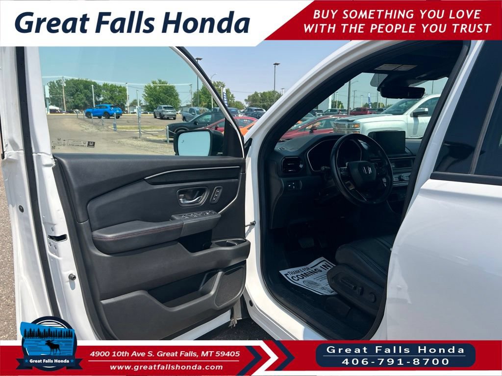 Used 2025 Honda Pilot Black Edition image 11