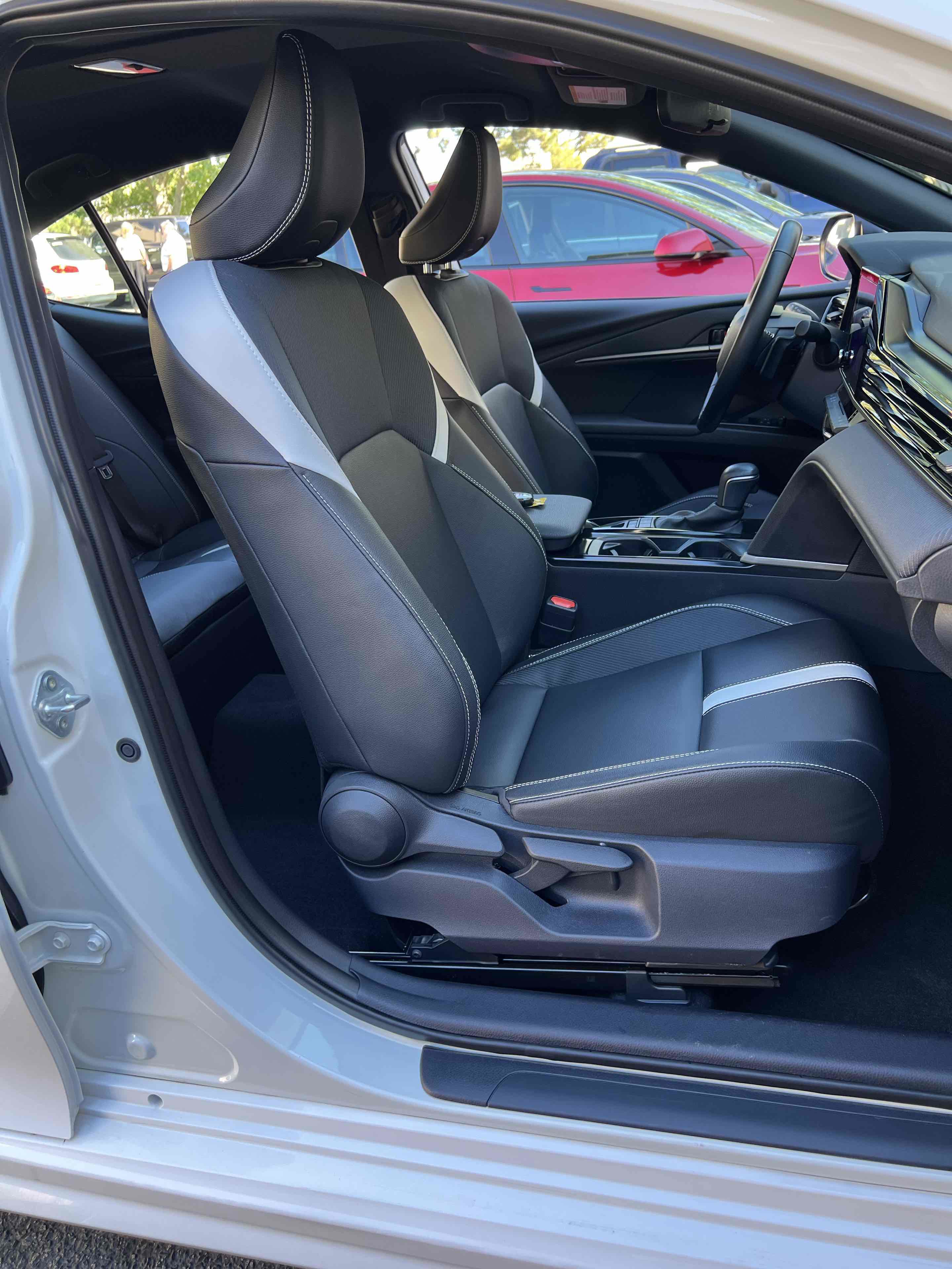 Used 2025 Toyota Camry SE image 35