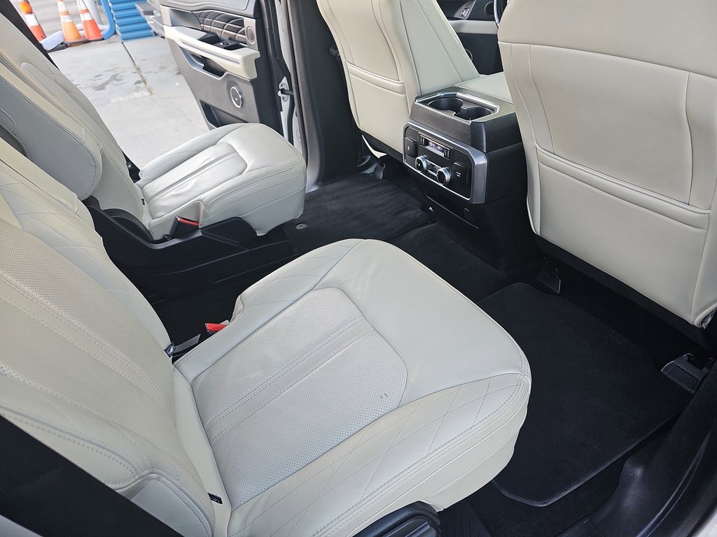 Used 2019 Ford Expedition Platinum image 11