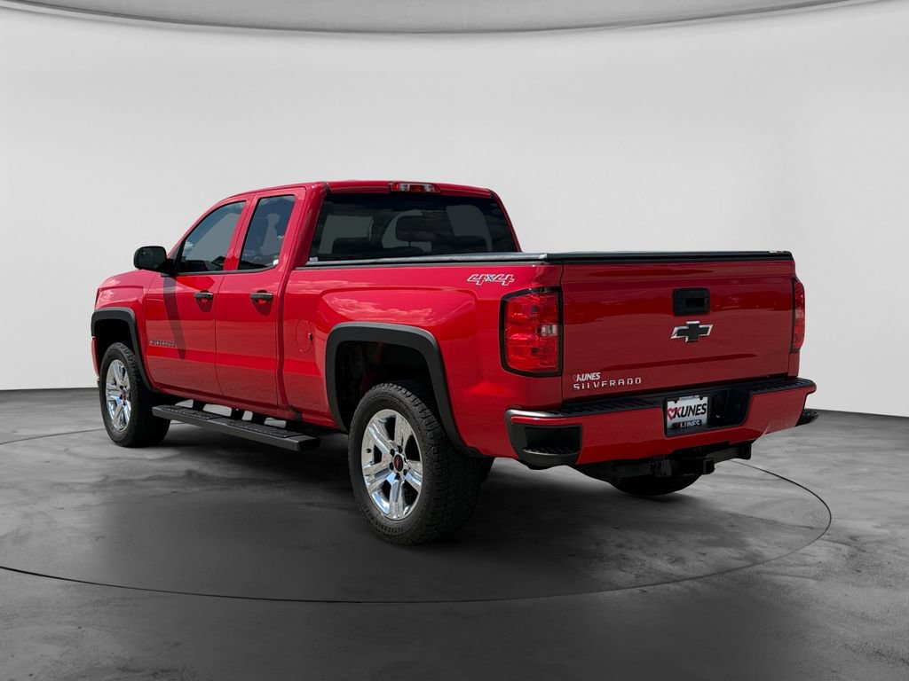 Used 2017 Chevrolet Silverado 1500 Custom w/ Custom Convenience Package AWD/4WD image 7
