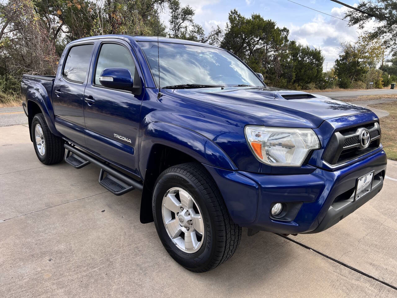 Used 2014 Toyota Tacoma PreRunner w/ TRD Sport Package image 2
