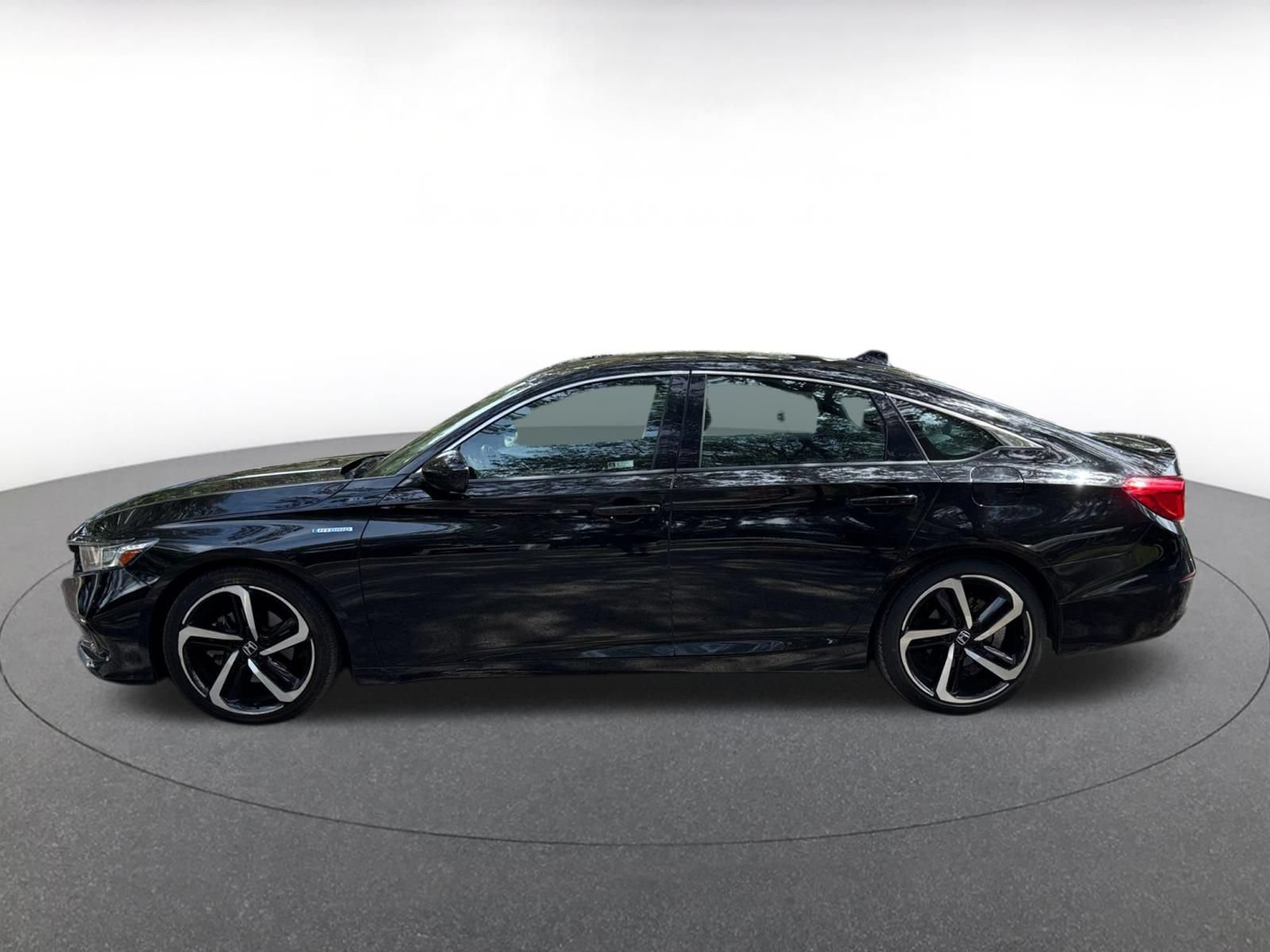 Used 2022 Honda Accord Sport image 4