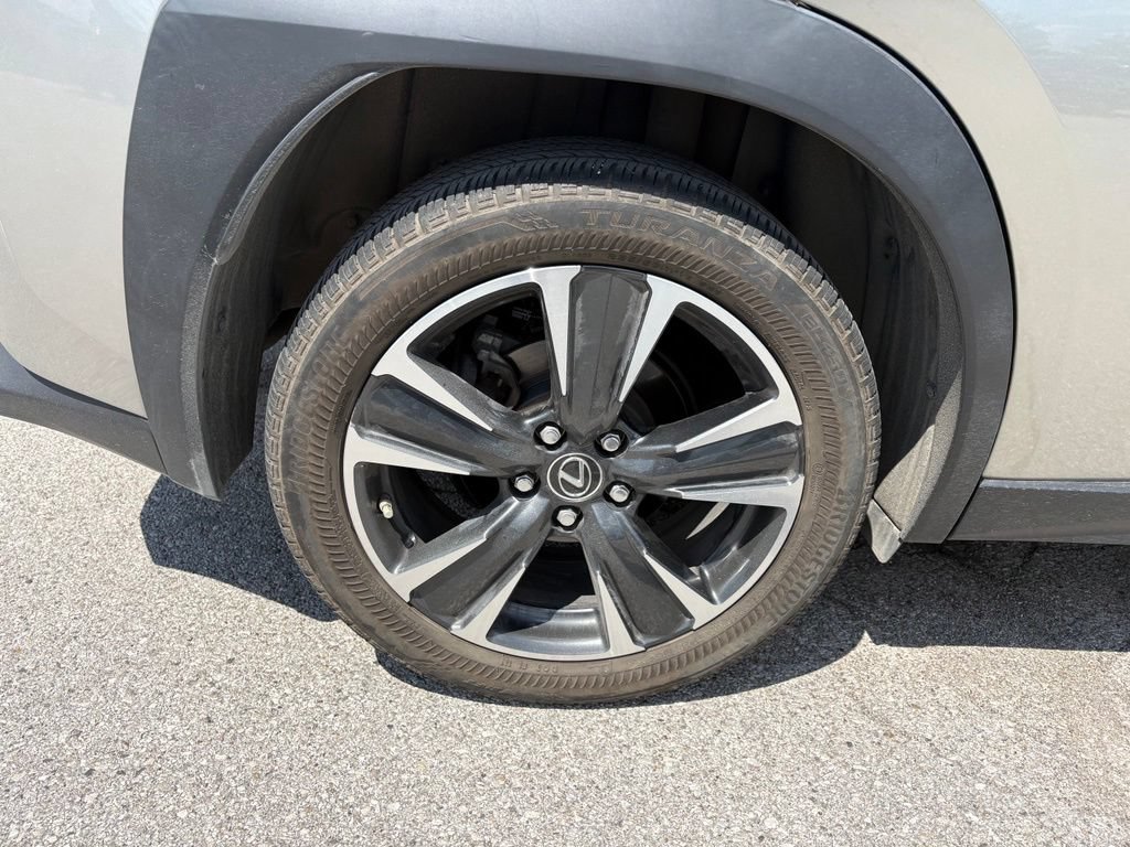 Used 2022 Lexus UX 200 w/ Accessory Package (Z1) FWD image 13