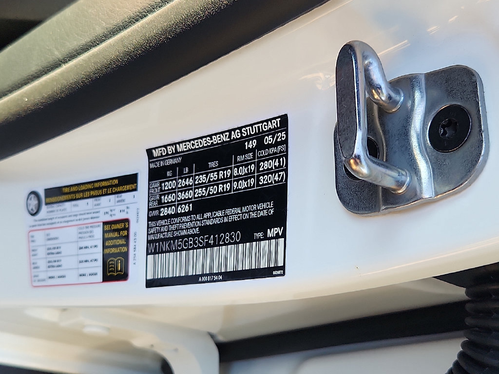 Used 2025 Mercedes-Benz GLC 350e 4MATIC image 25