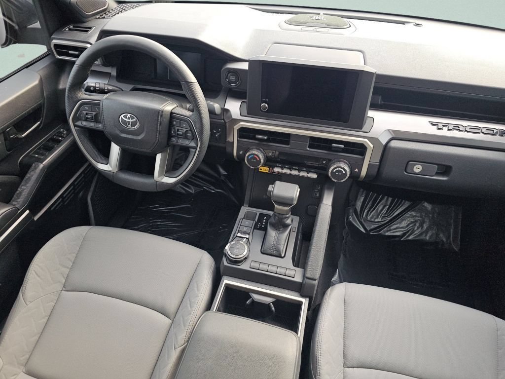 Used 2025 Toyota Tacoma SR5 AWD/4WD image 32