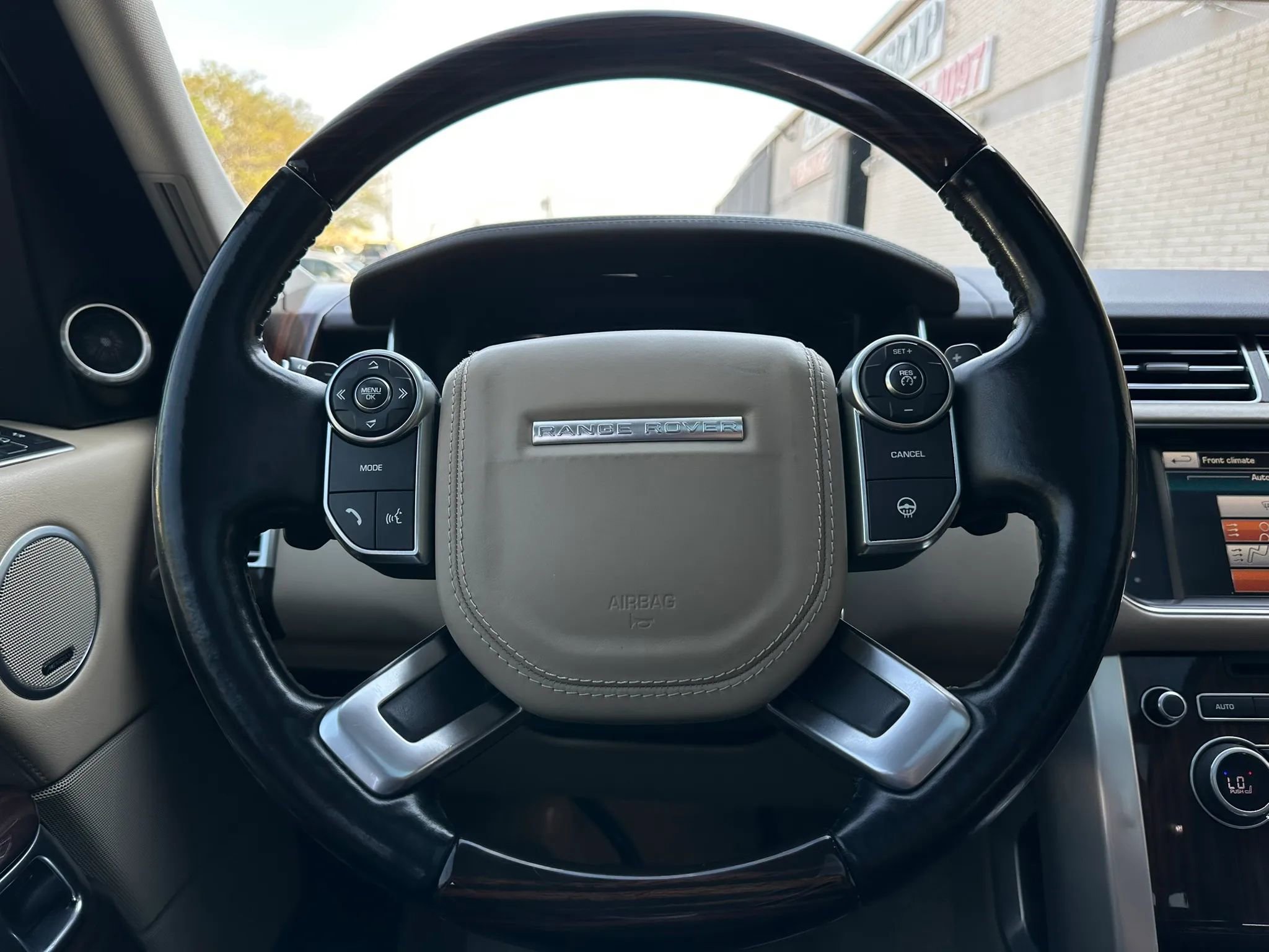 Used 2016 Land Rover Range Rover HSE image 30