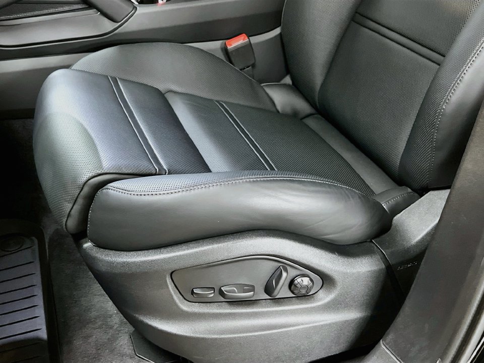 Certified 2025 Porsche Cayenne GTS AWD/4WD image 22