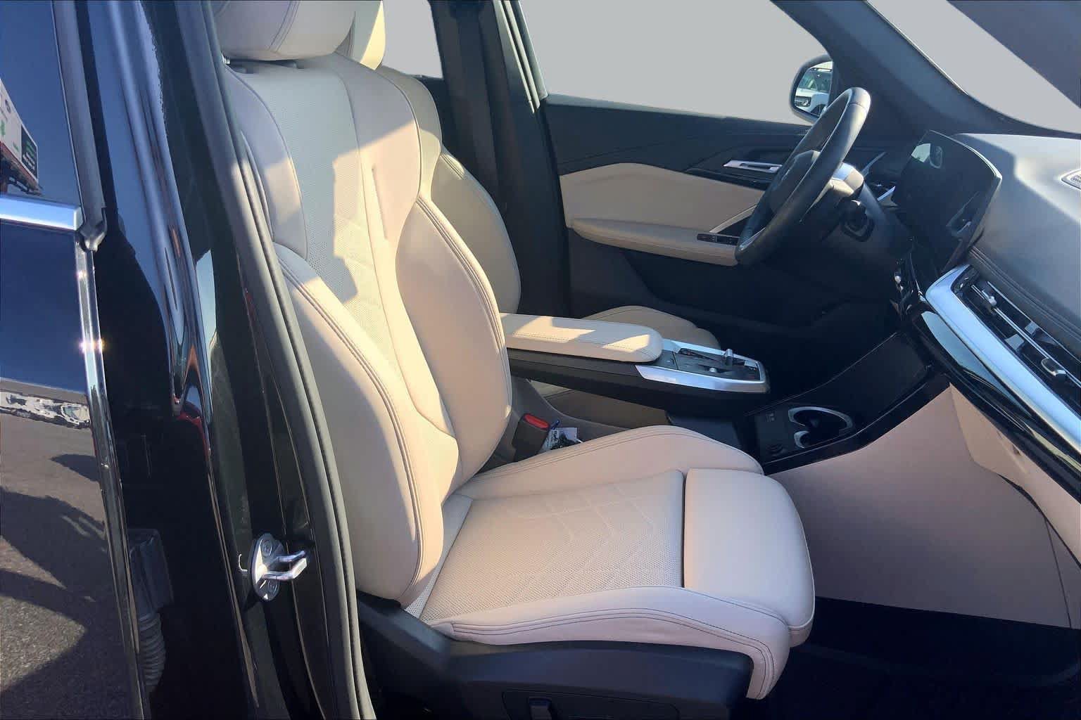 Used 2025 BMW X1 xDrive28i w/ Convenience Package AWD/4WD image 9