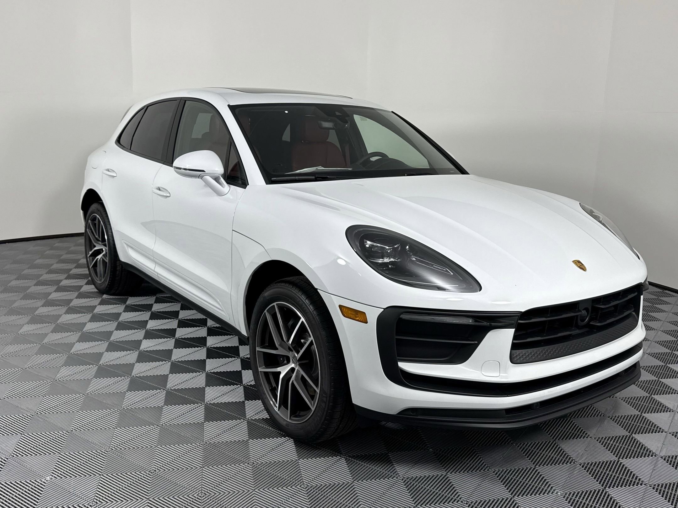 New 2025 Porsche Macan image 7