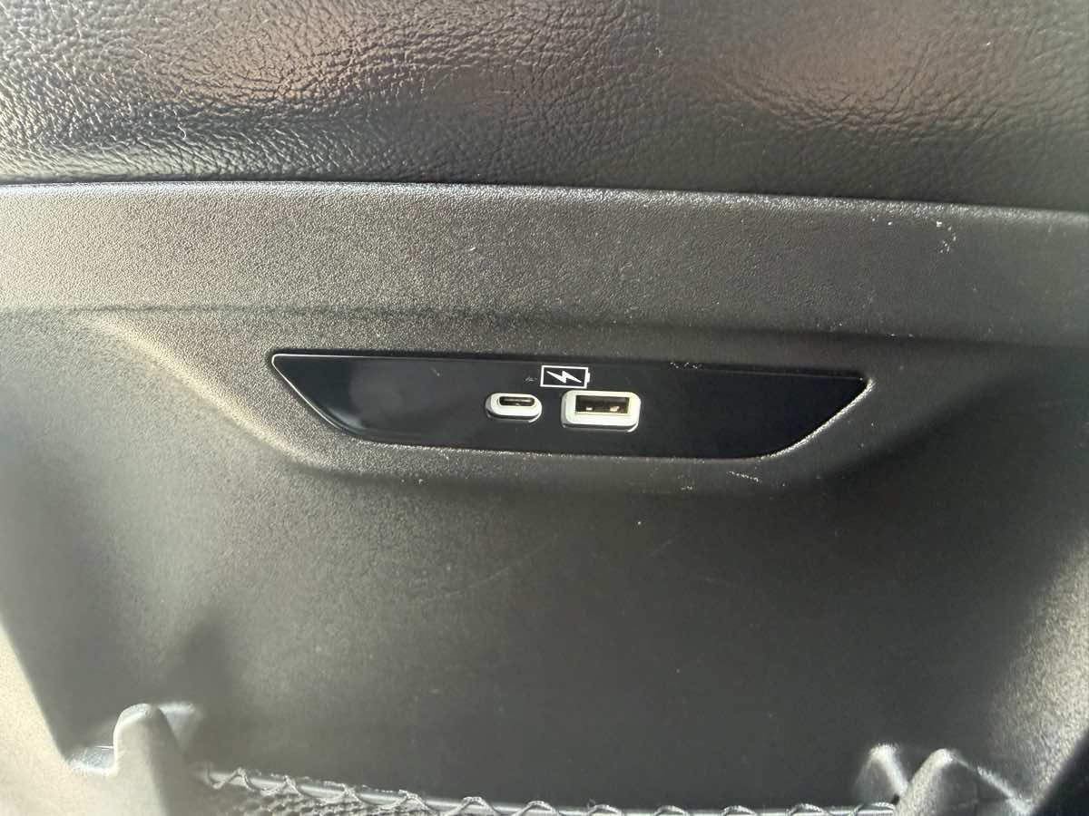 Used 2021 Chrysler Pacifica Touring-L FWD image 17