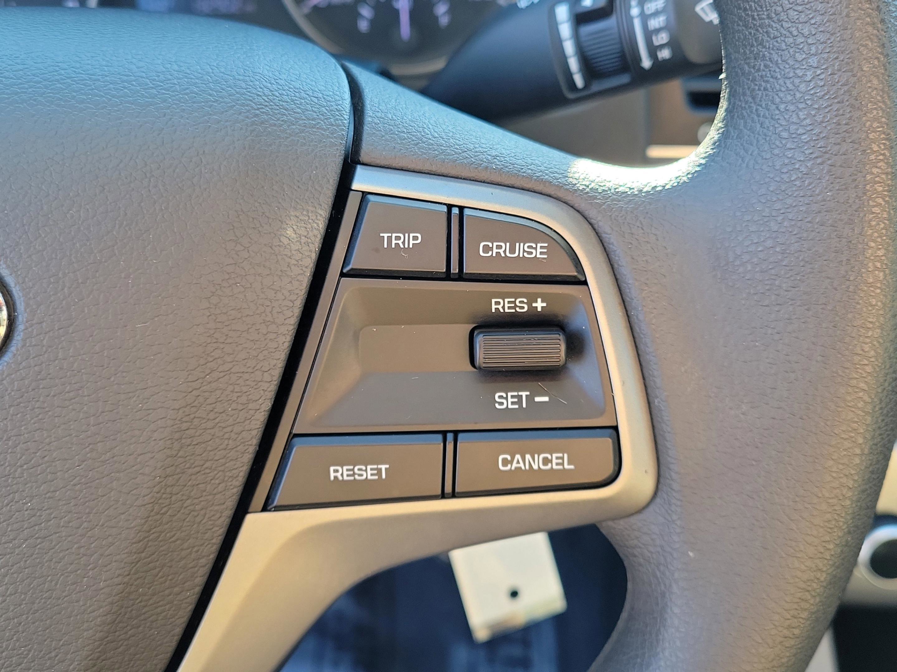 Used 2017 Hyundai Elantra SE image 18