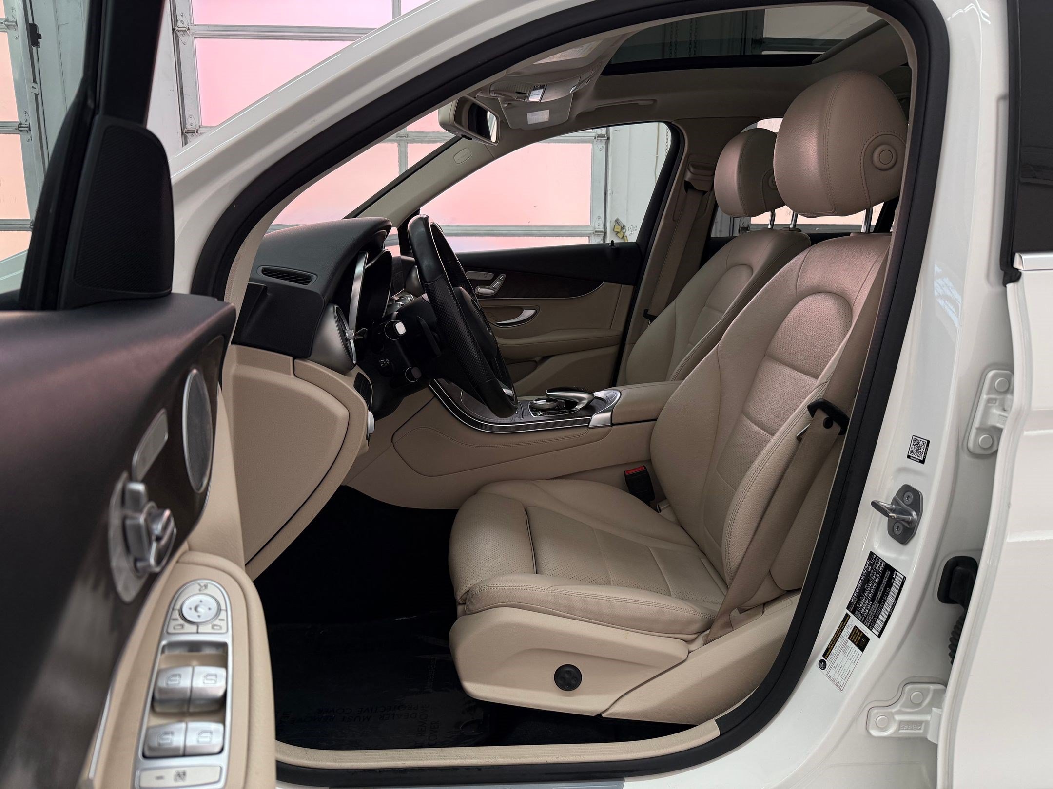 Used 2019 Mercedes-Benz GLC 300 4MATIC image 5