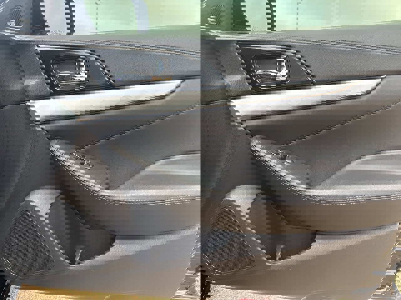 Used 2018 Nissan Maxima SR w/ Midnight Edition image 9