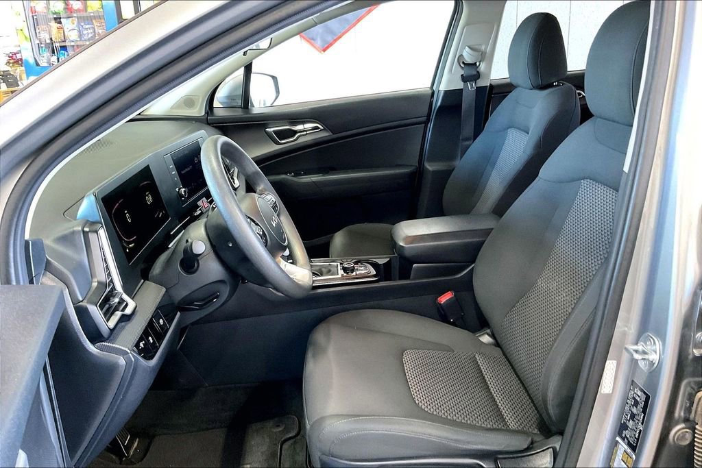 Used 2024 Kia Sportage LX image 3