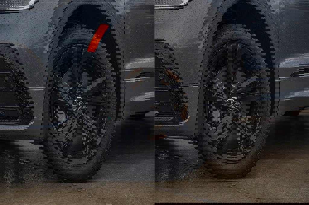 New 2024 Volkswagen Tiguan SE R-Line image 2