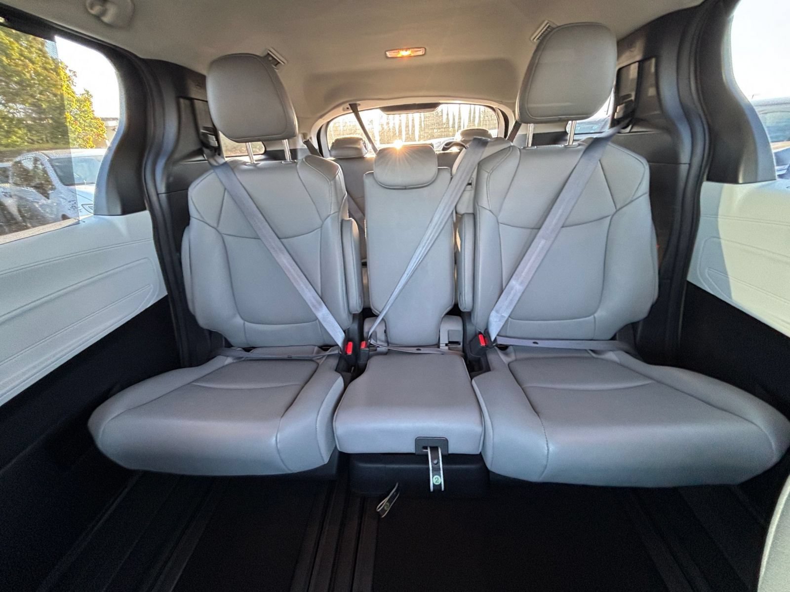 Used 2025 Toyota Sienna XLE FWD image 41