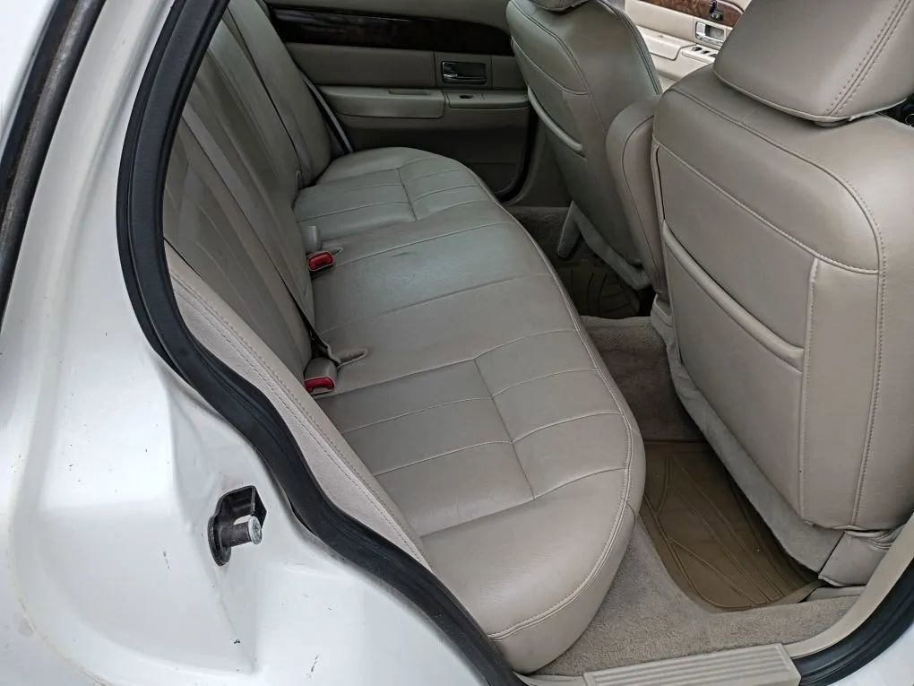 Used 2010 Mercury Grand Marquis LS image 18