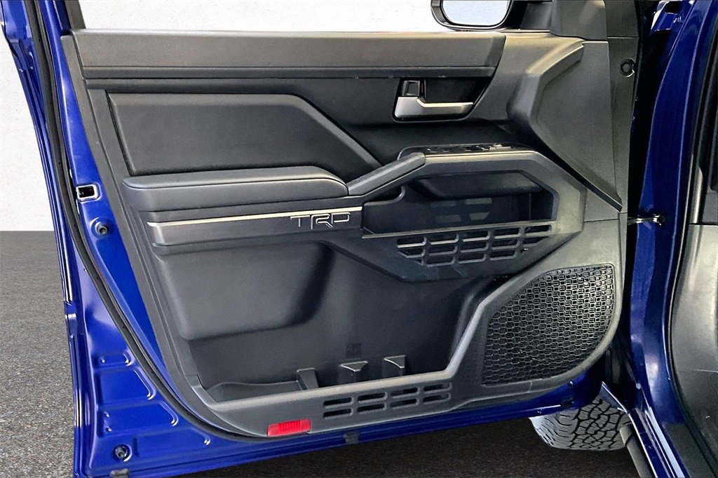 Used 2025 Toyota Tacoma TRD Off-Road image 17