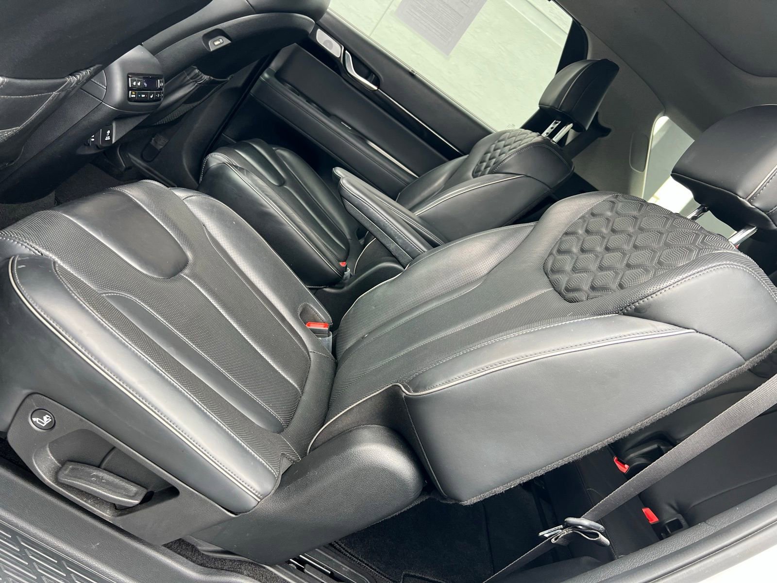 Used 2022 Hyundai Palisade Limited w/ Cargo Package image 46