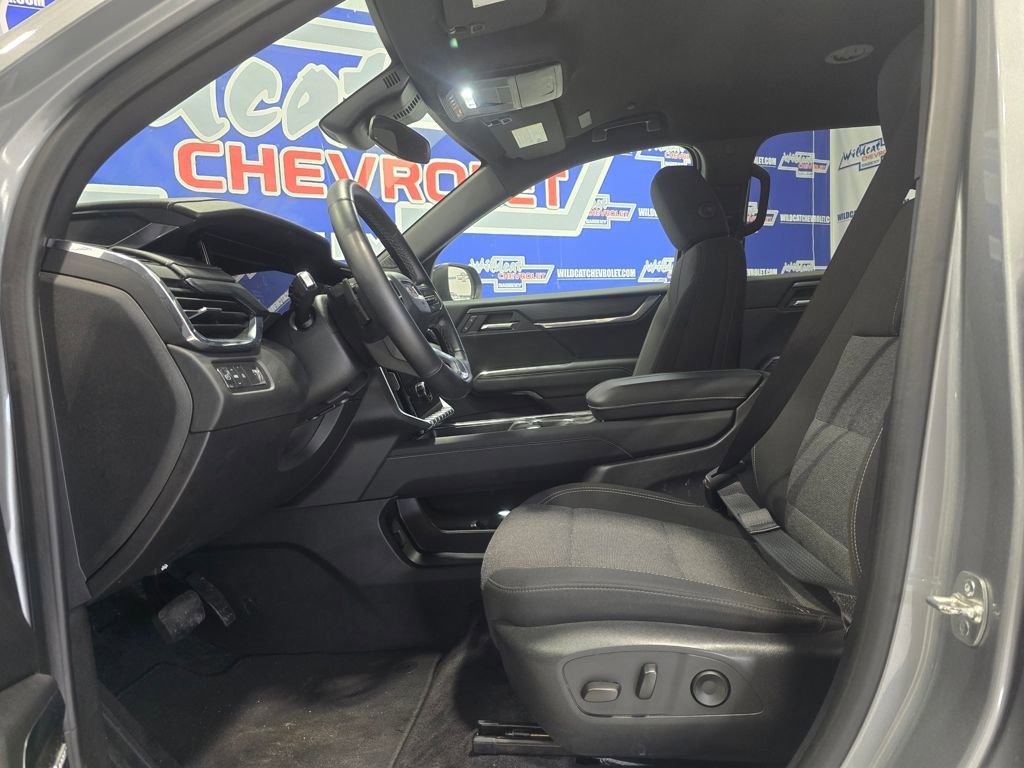 Used 2025 GMC Acadia Elevation image 14