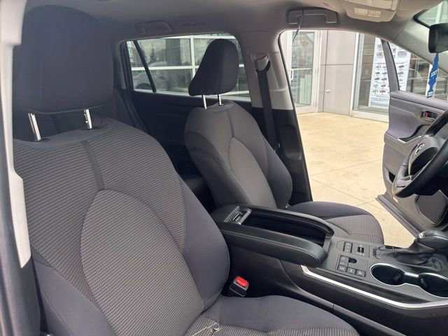 Used 2023 Toyota Highlander LE image 33