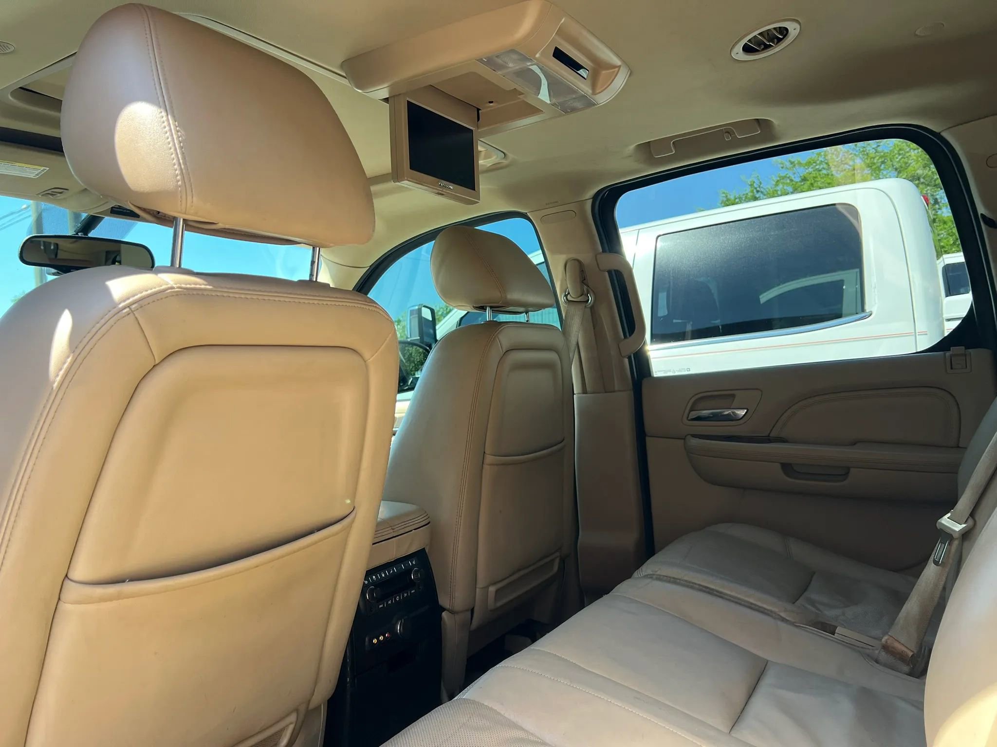 Used 2014 Cadillac Escalade ESV Luxury AWD/4WD image 11