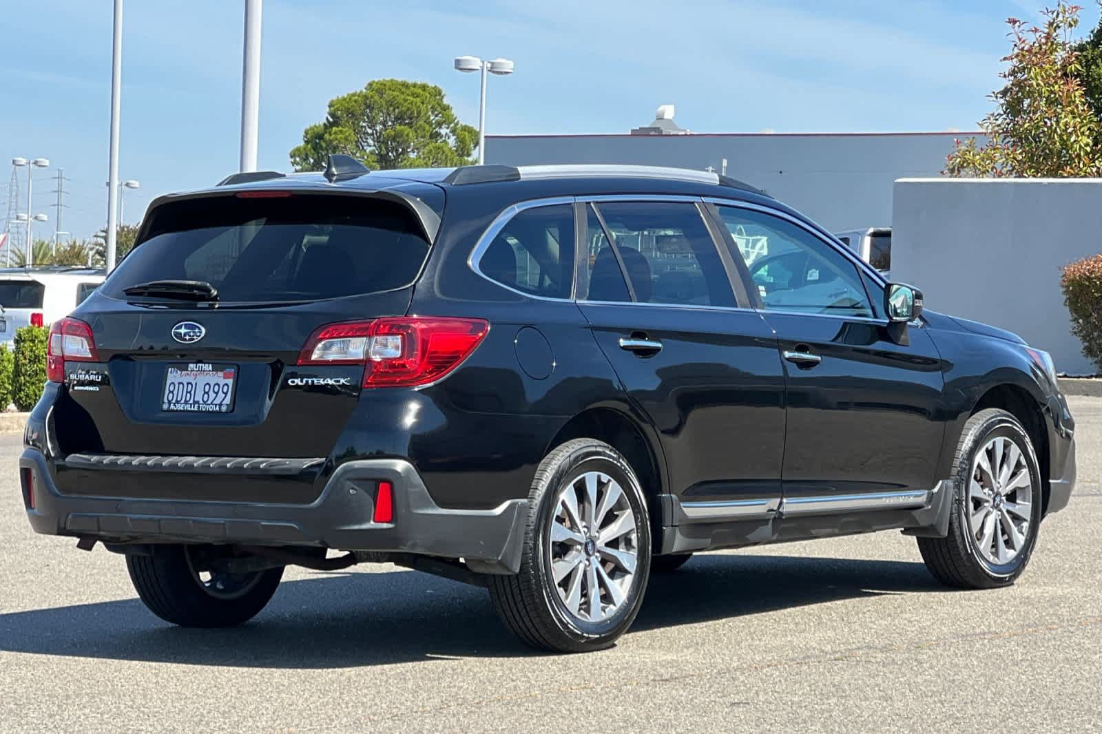Used 2018 Subaru Outback 2.5i Touring w/ Popular Package #3 AWD/4WD image 2
