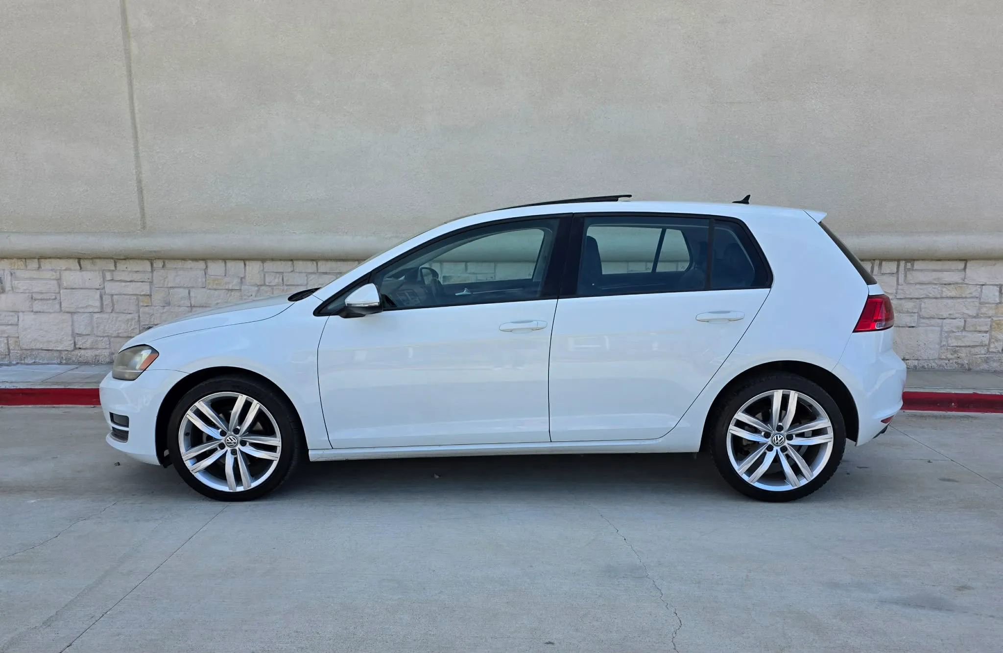 Used 2015 Volkswagen Golf S image 6
