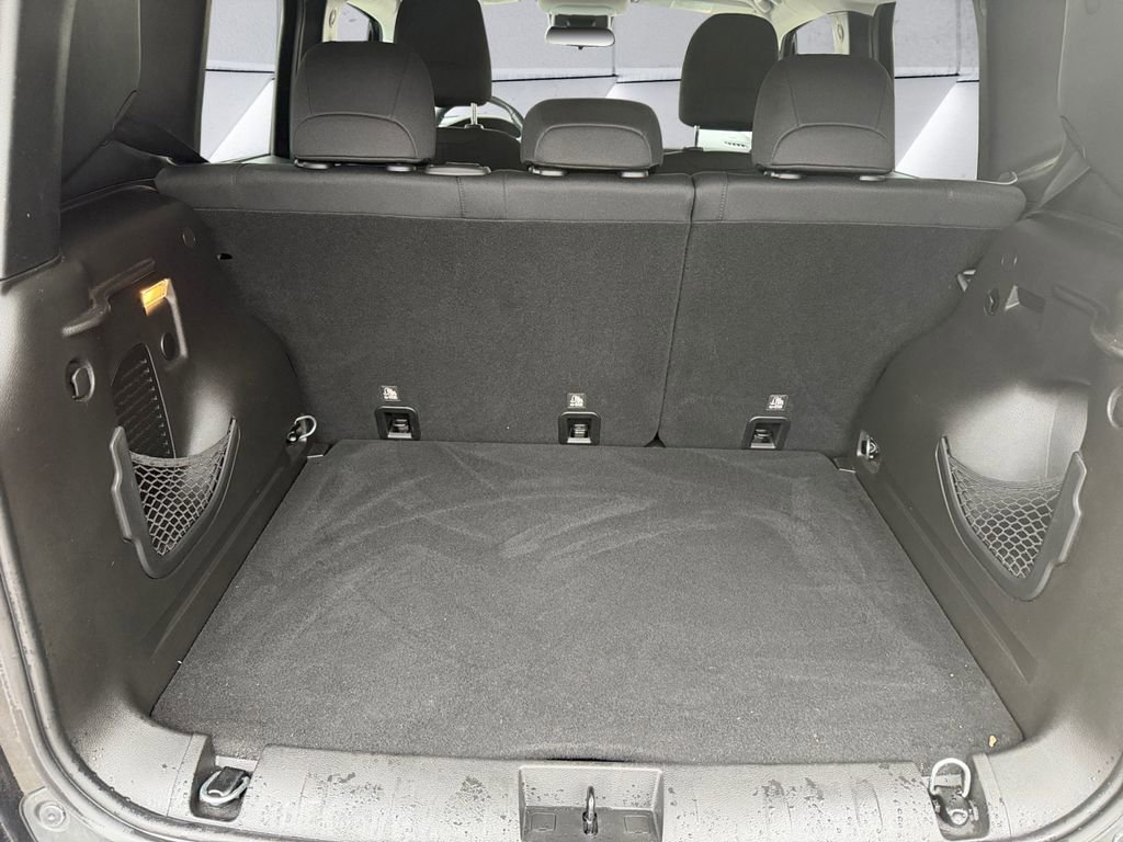 Certified 2020 Jeep Renegade Latitude w/ Cold Weather Group image 13