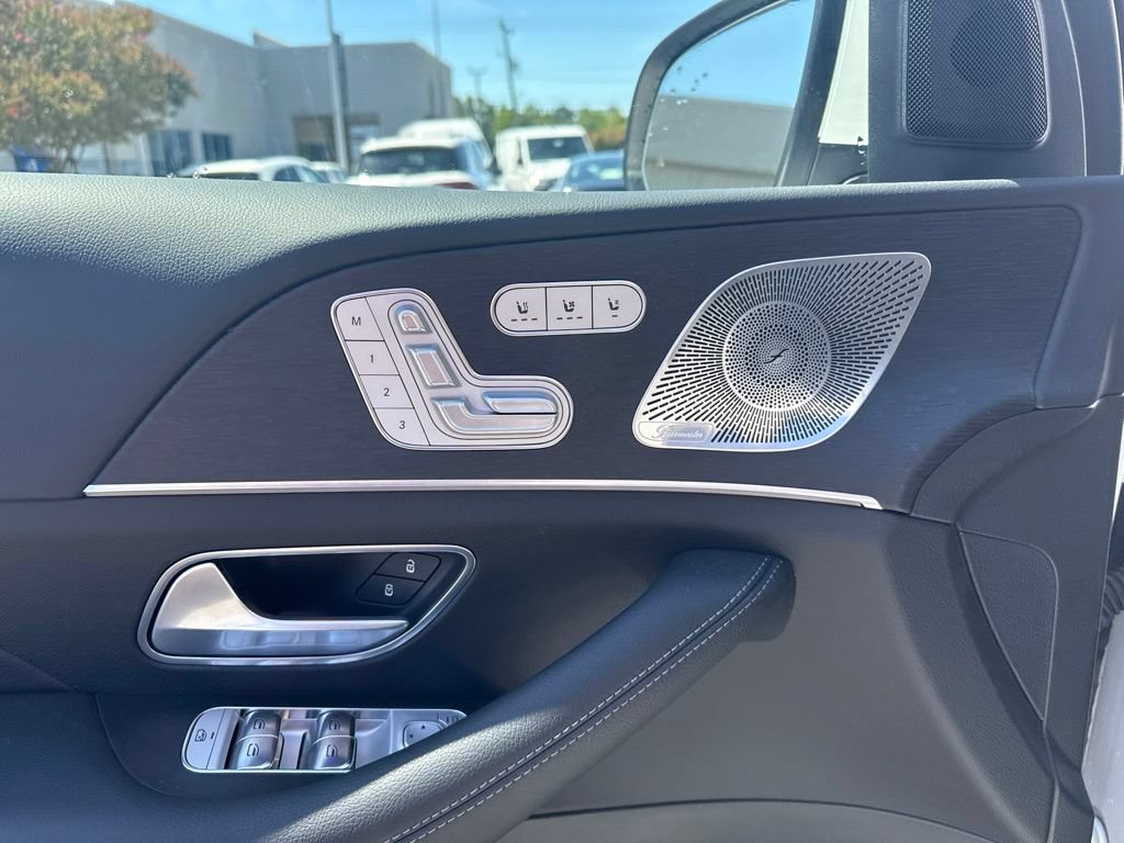 Used 2025 Mercedes-Benz GLS 450 4MATIC image 9