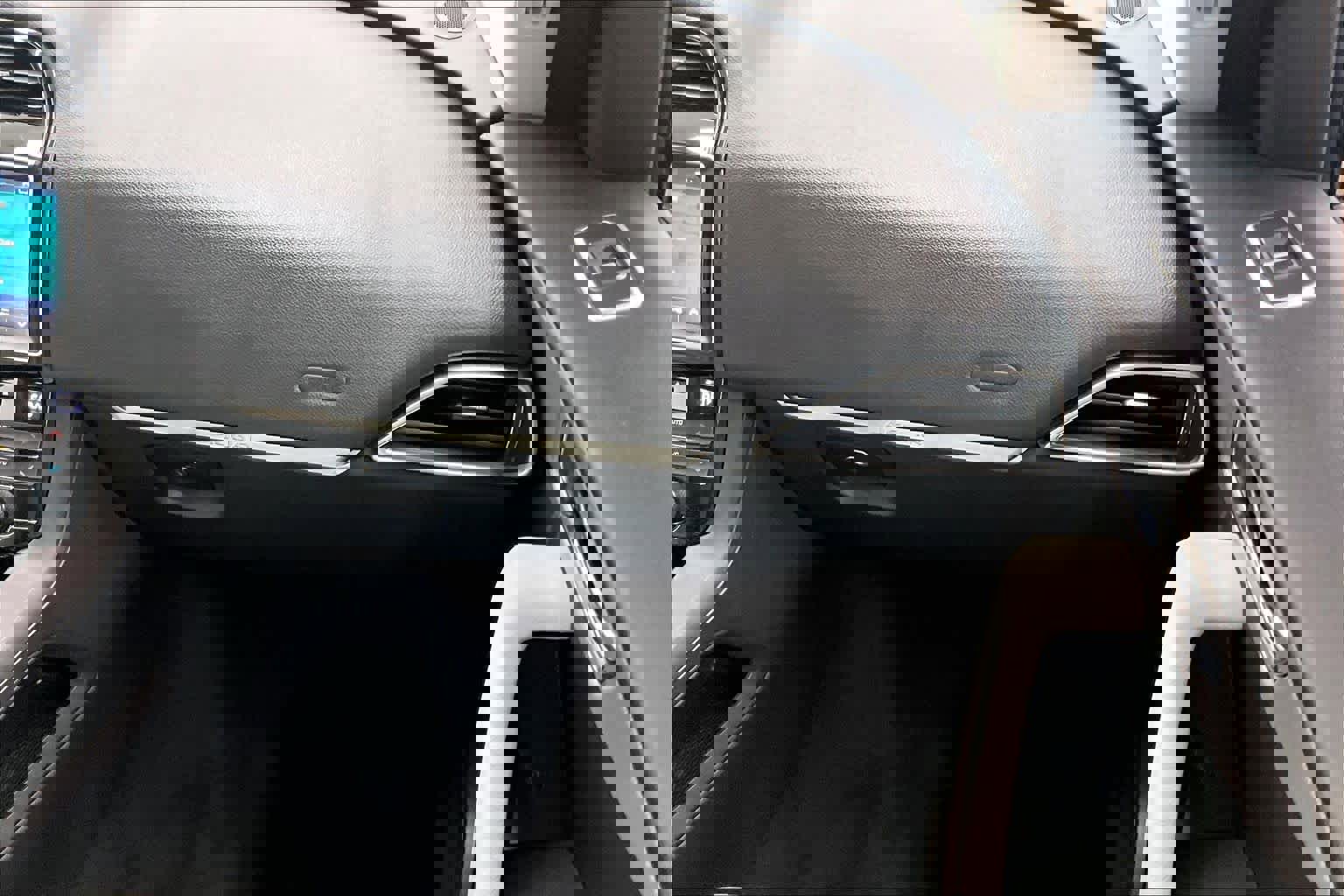 Used 2017 Jaguar F-PACE Prestige image 17